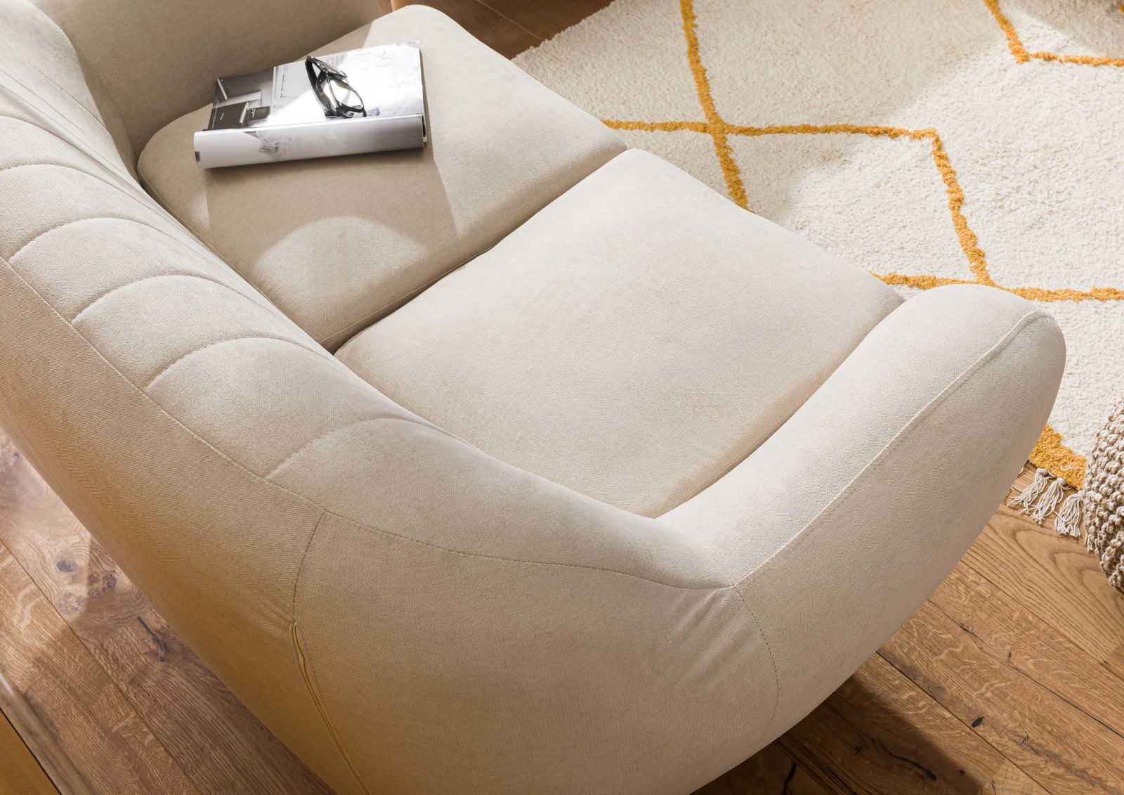 2-Sitz-Sofa-Bett, Komfort und Stil, Gestell: Metall, Stoff: Polyester, Größe: 133x78x78cm, Umwandelbar in ein Bett, Creme Retro - Emob
